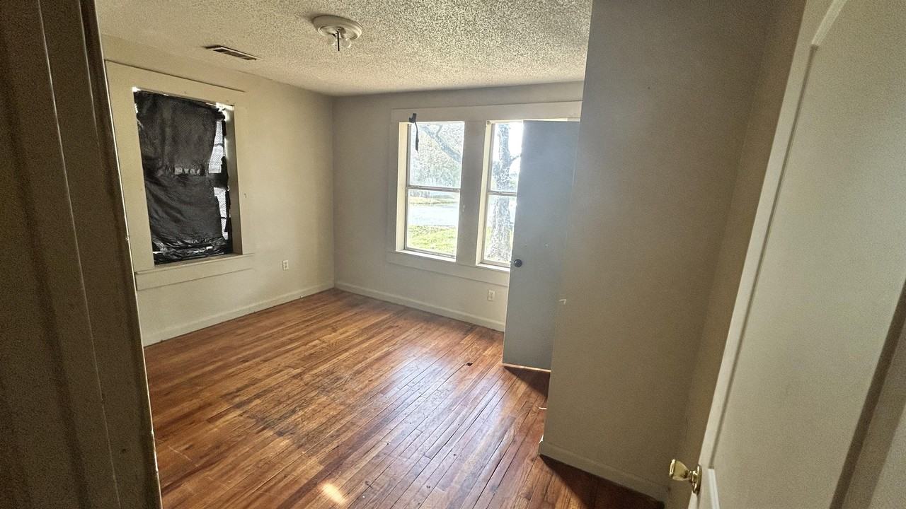 1902 N 15th St #1 - Photo 6 of 8