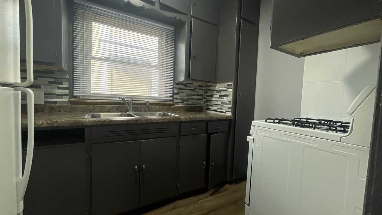 1716 E Street - 1 #1 - Photo 3 of 7