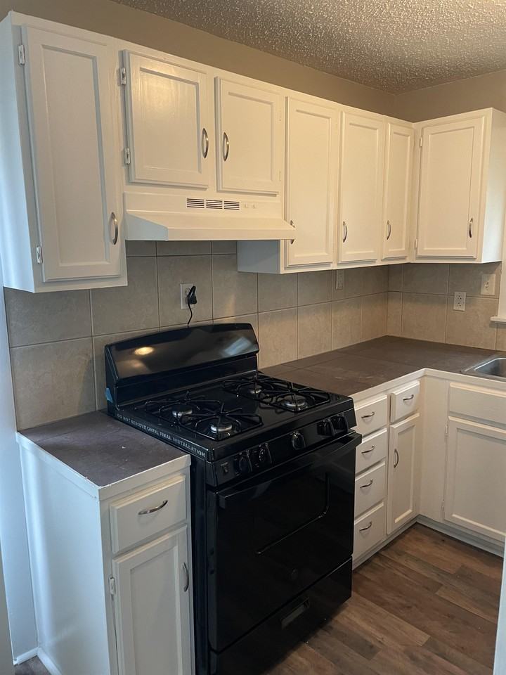 11408 E 59th St #1 - Photo 3 of 11
