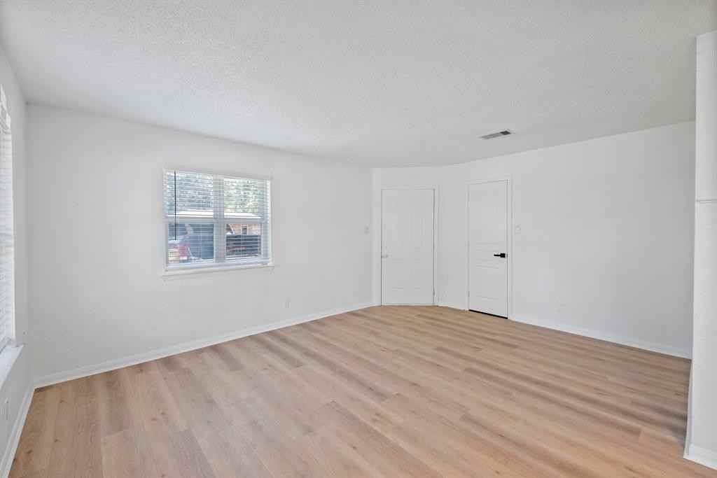 700 Lyle West Ave #A - Photo 5 of 37