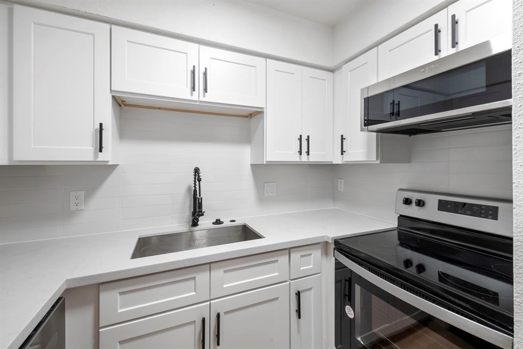 700 Lyle West Ave #A - Photo 7 of 37