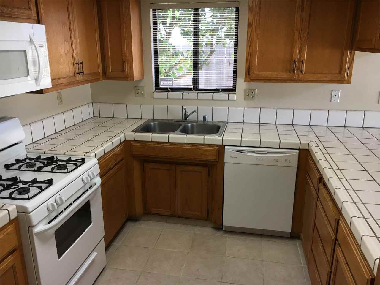 785 Cherry Ave - Photo 3 of 50