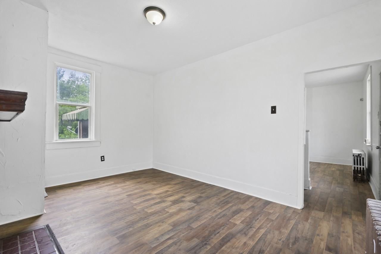 1214 Rebecca St - Photo 2 of 19