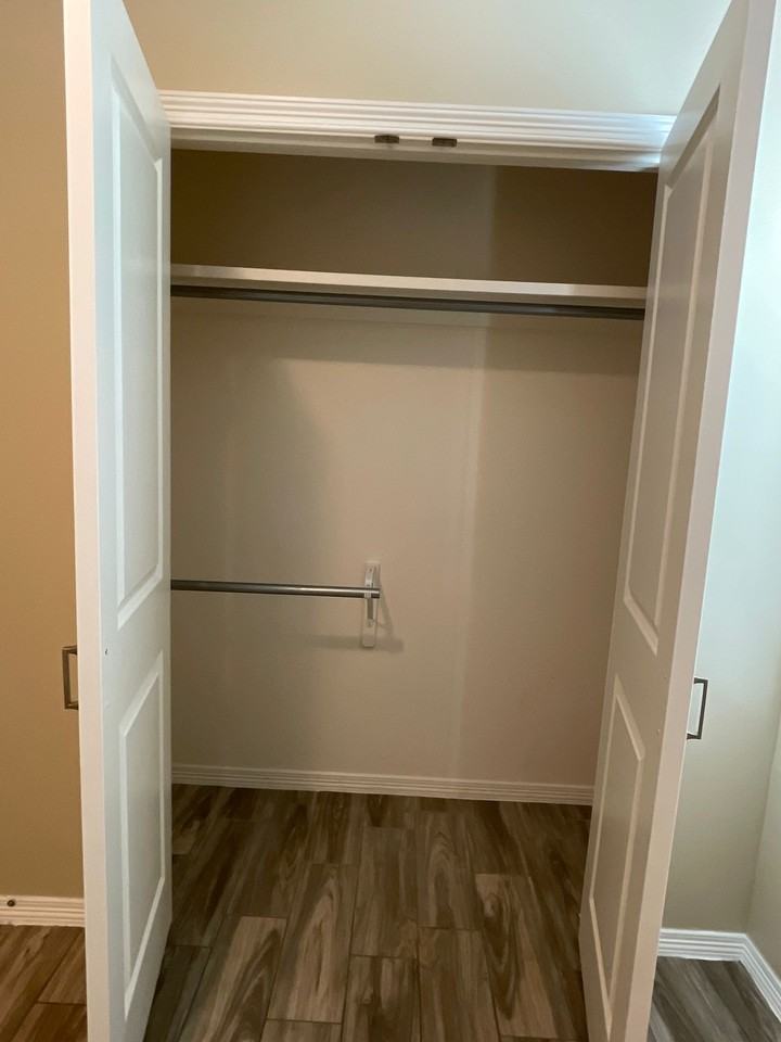 1012 W La Pointe Ave #4 - Photo 3 of 10