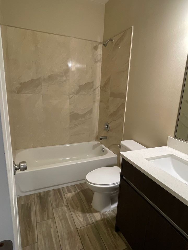 1012 W La Pointe Ave #4 - Photo 6 of 10