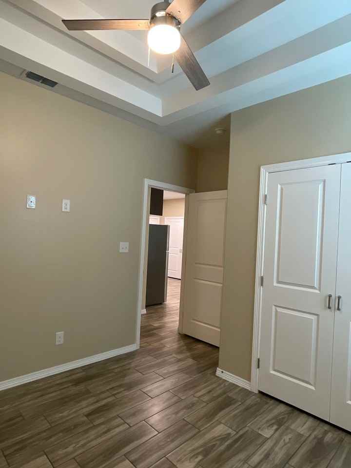 1012 W La Pointe Ave #4 - Photo 5 of 10