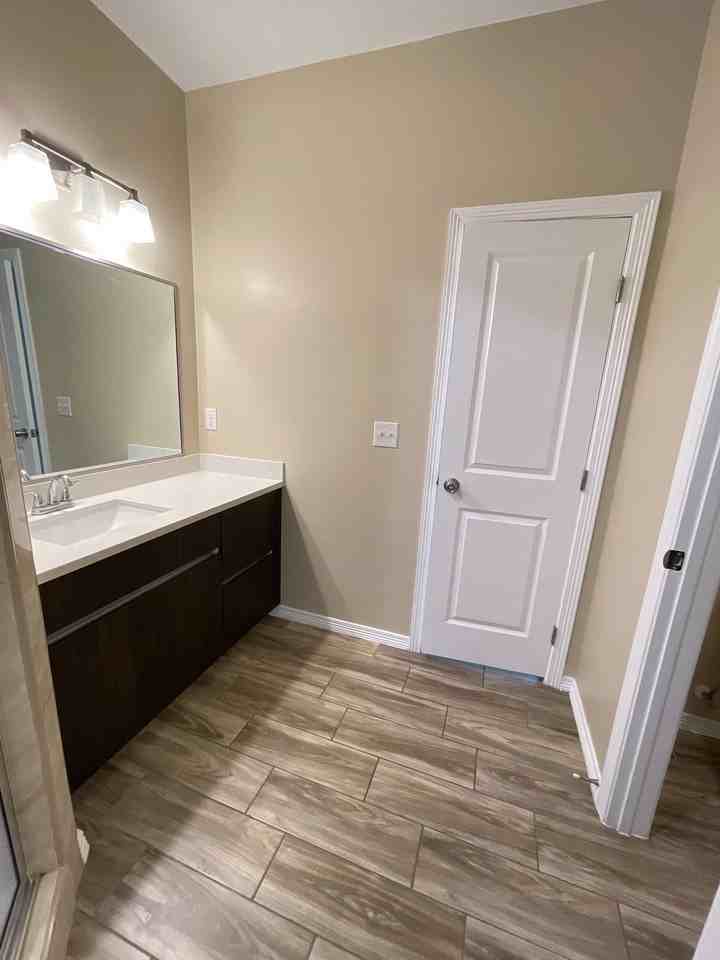 1012 W La Pointe Ave #4 - Photo 4 of 10