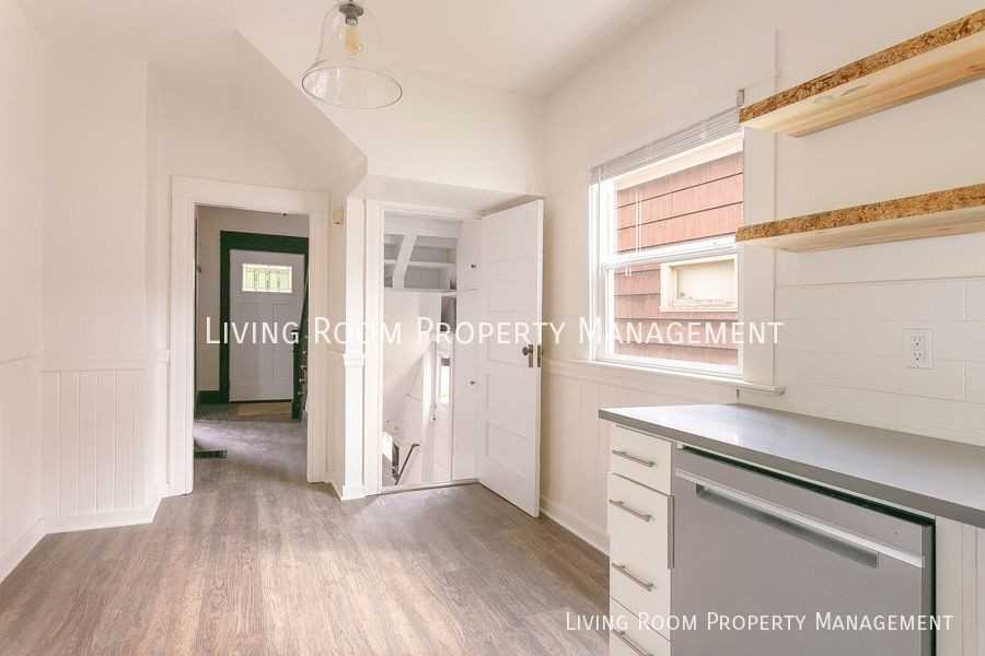 536 Ne San Rafael St - Photo 3 of 15