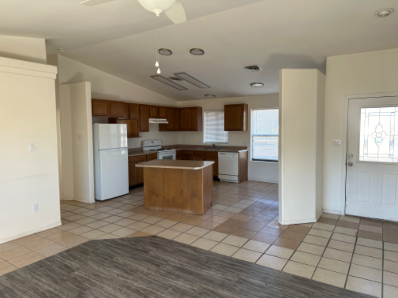 1034 W 7th St S - Photo 4 of 17