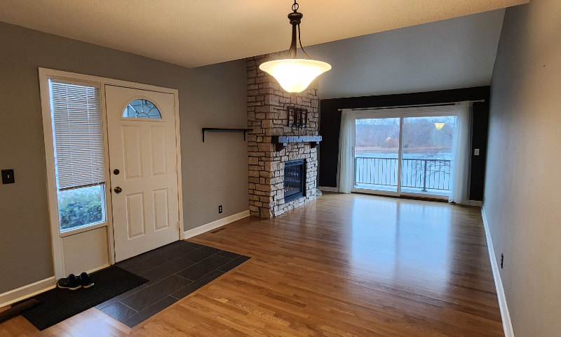 1458 Eastlake Dr - Photo 3 of 16