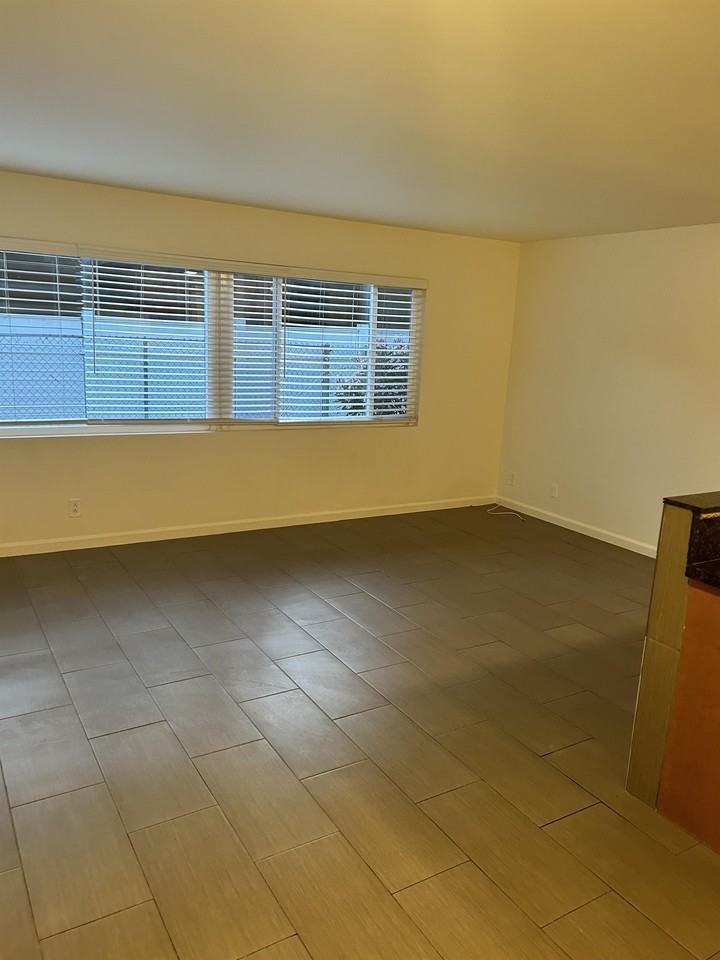 E Yanonali St #B - Photo 2 of 7