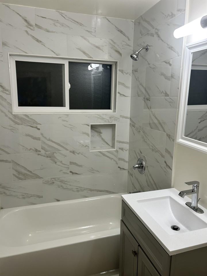 E Yanonali St #B - Photo 3 of 7