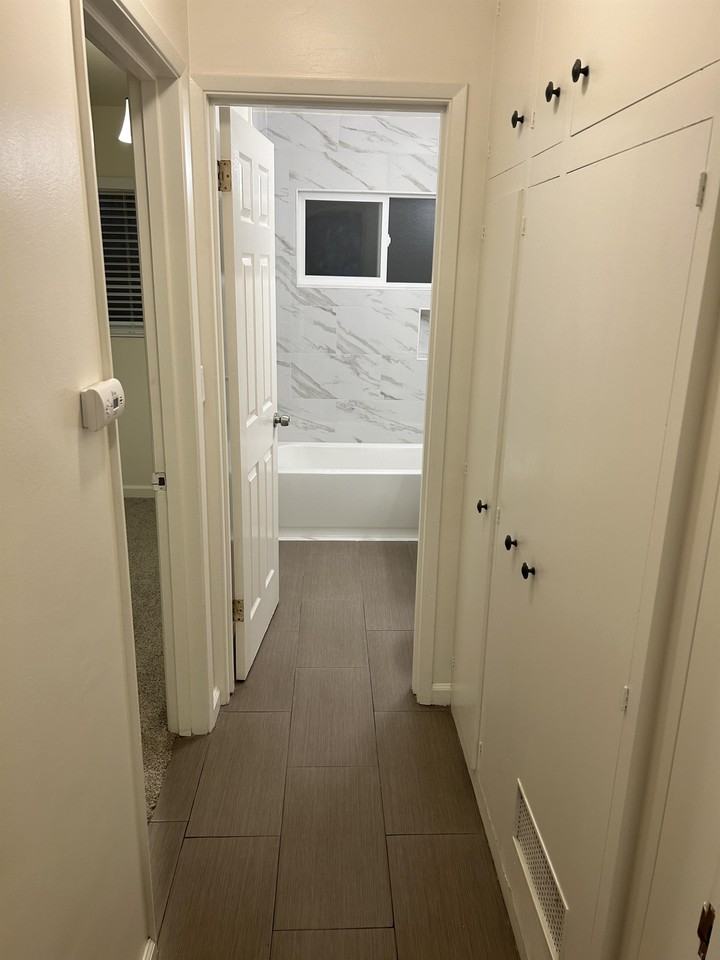 E Yanonali St #B - Photo 5 of 7