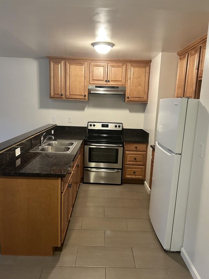 E Yanonali St #B - Photo 6 of 7