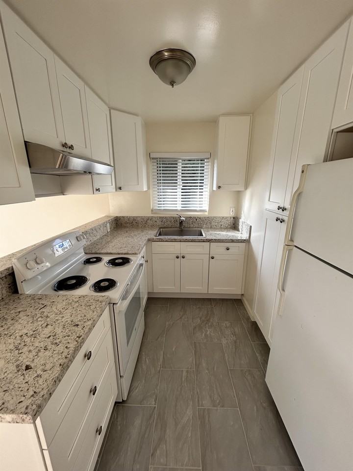 E Yanonali St #6 - Photo 3 of 8