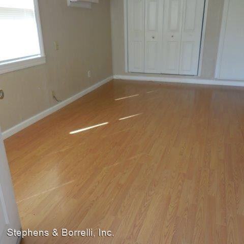 1045 1/2 R St - Photo 3 of 17