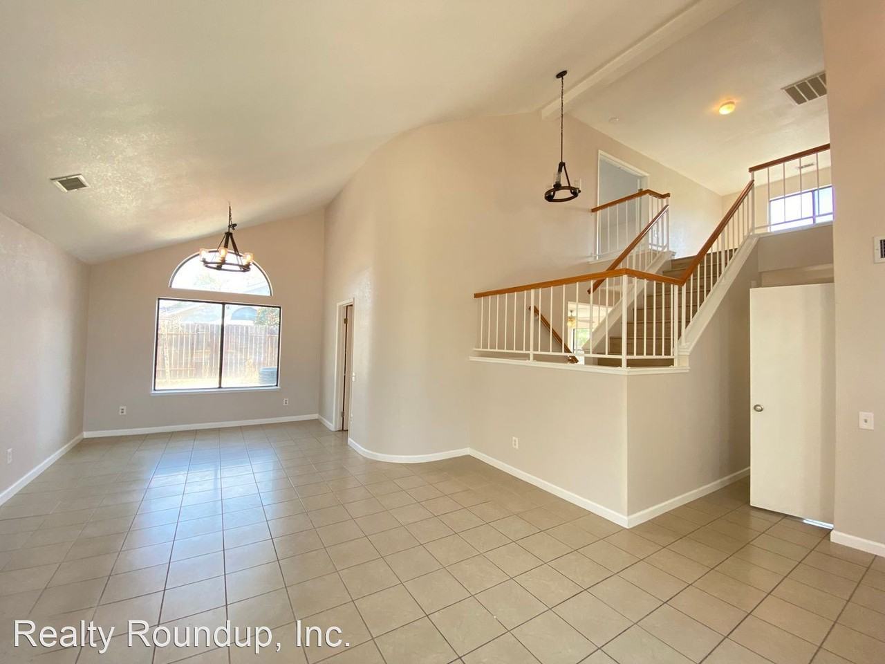 8105 Simi Ct - Photo 3 of 35