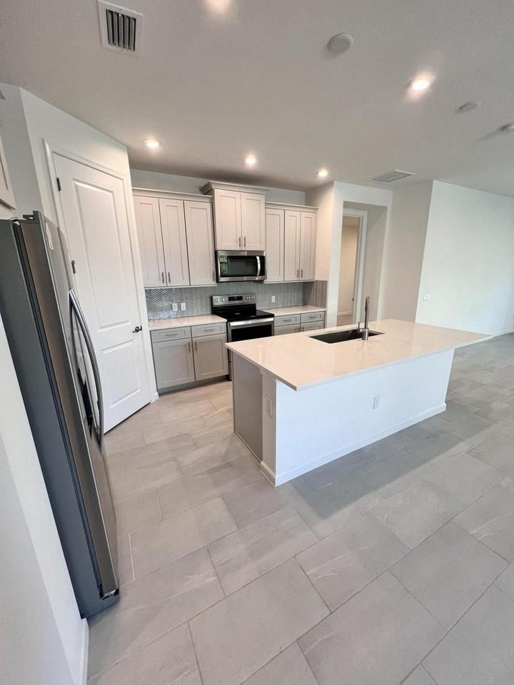 Pointe Of Woods Dr - Photo 2 of 8