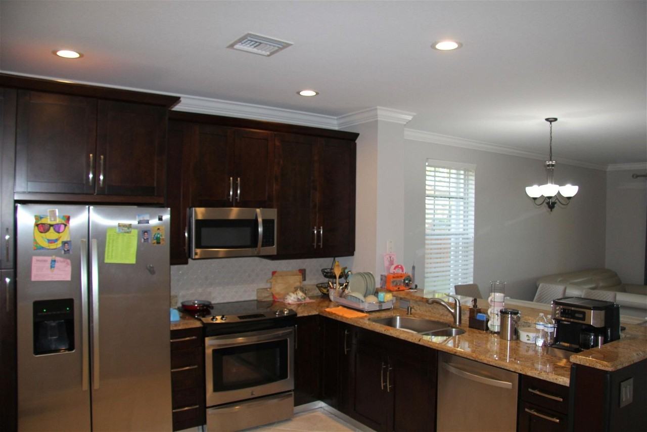 Bellagio Ln - Photo 3 of 8