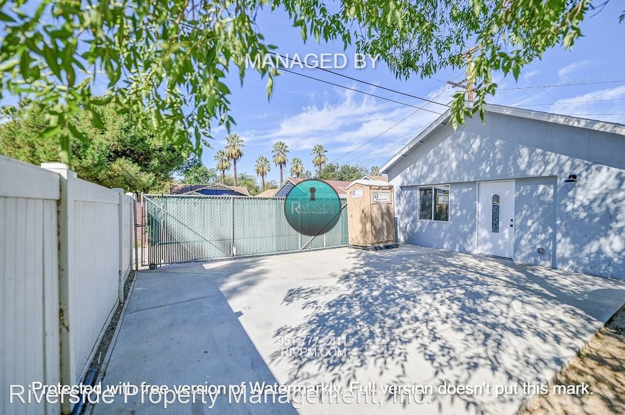 3065 Brockton Ave - Photo 3 of 27