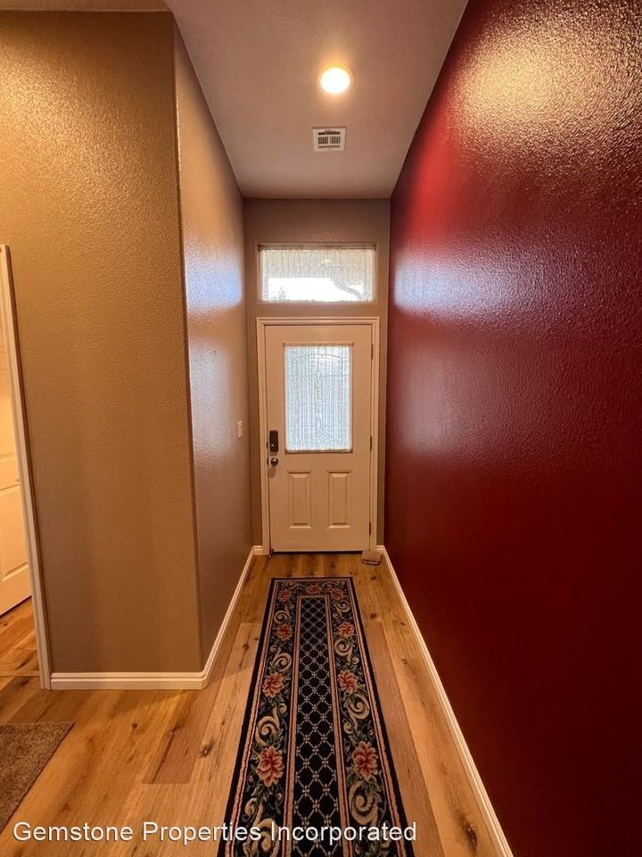 279 N 2530 W - Photo 2 of 22