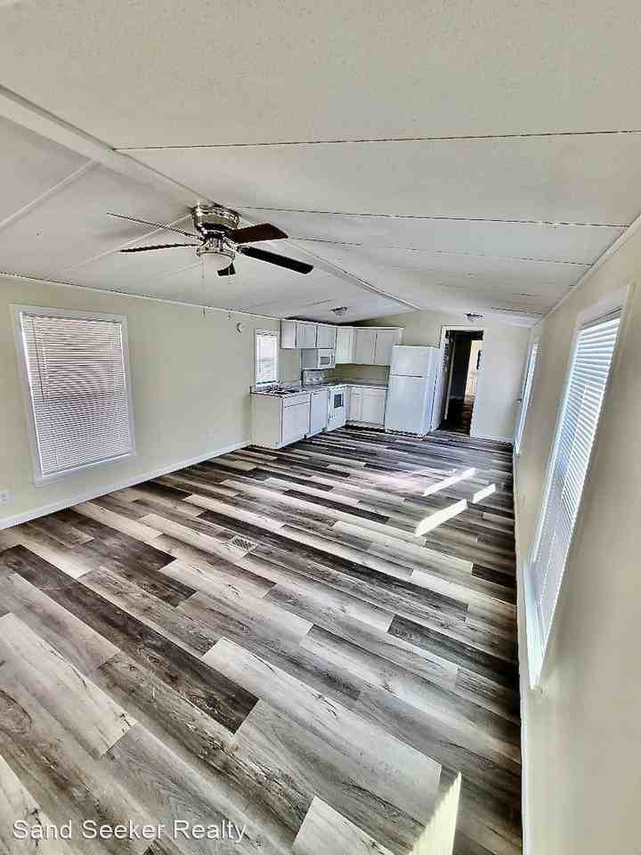 325 Hibiscus Dr - Photo 3 of 26