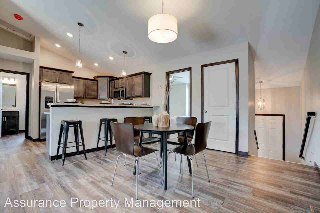 Chloe Dr - Photo 2 of 32