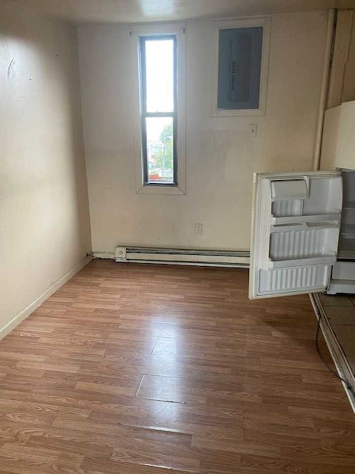 267 N FRONT ST - Photo 3 of 10