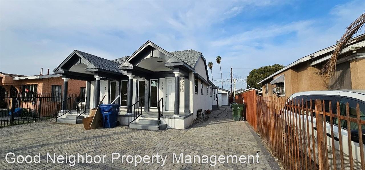 727 E 56th St - Photo 2 of 30