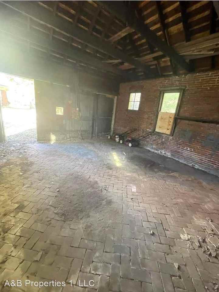 1650 Vermont St - Photo 2 of 4