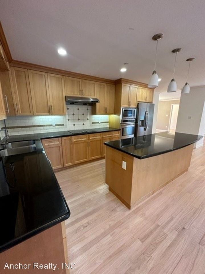 2649 Trousdale Dr - Photo 3 of 25