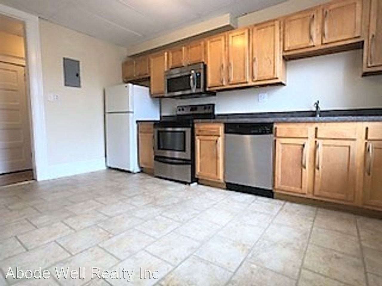 131/133 West Sycamore Street - Photo 2 of 34