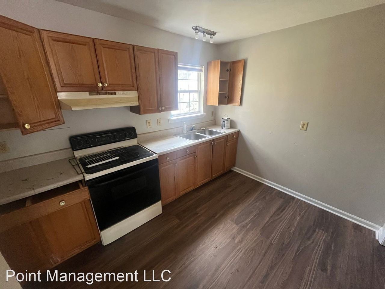 931 17th St NW - Photo 2 of 8