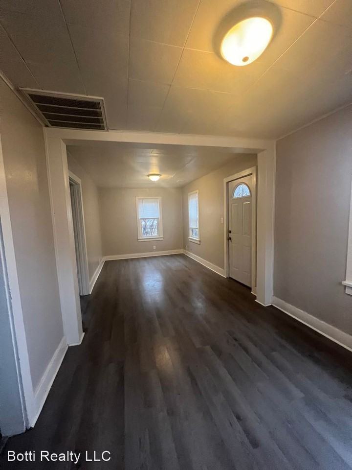 3311 Summerdale Ave - Photo 3 of 8