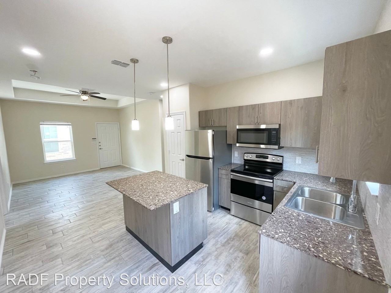 5101 N Hiawatha - Photo 3 of 13