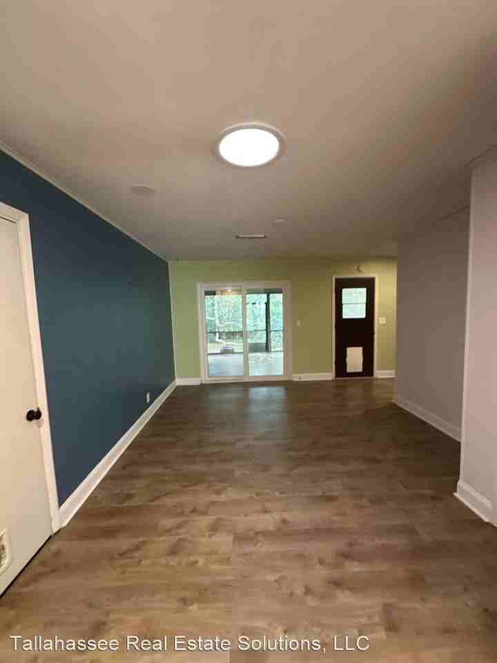 1512 Glenway Dr - Photo 3 of 50