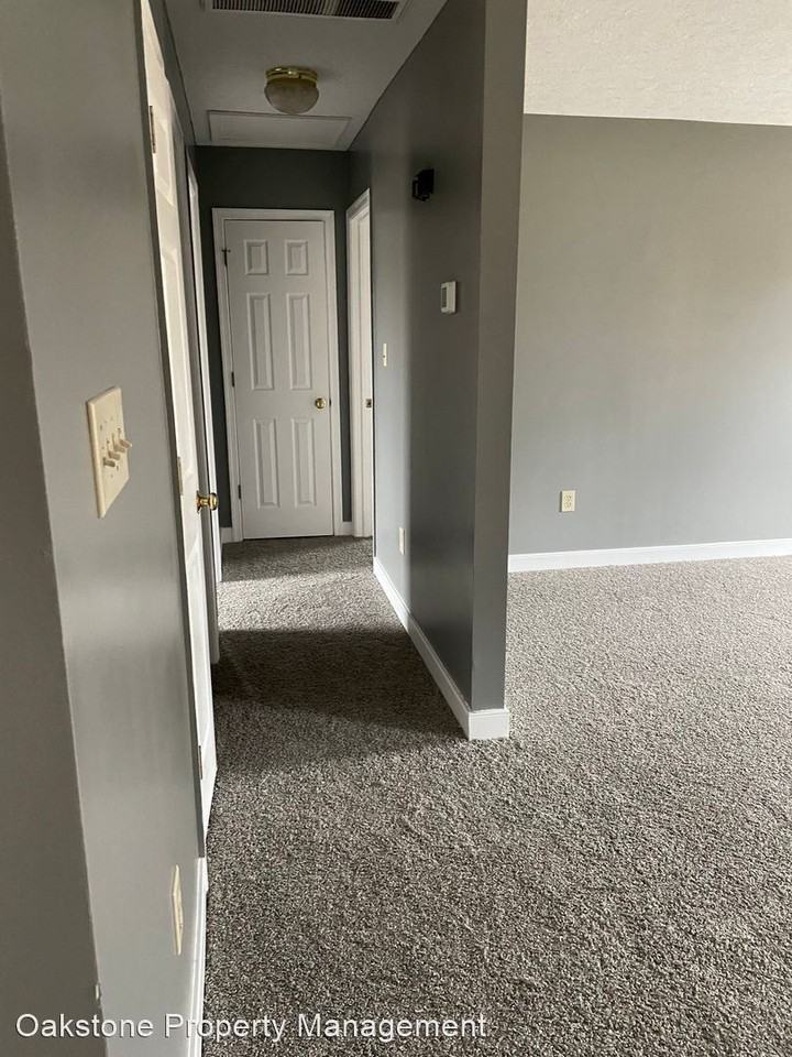 713 Della St - Photo 2 of 7