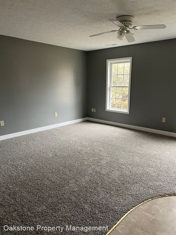 713 Della St - Photo 3 of 7