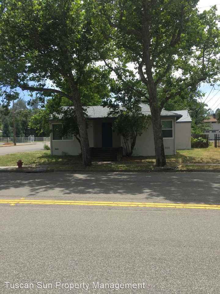 798 West St, Redding, CA 96001 2 Bedroom House for 1,100/month Zumper