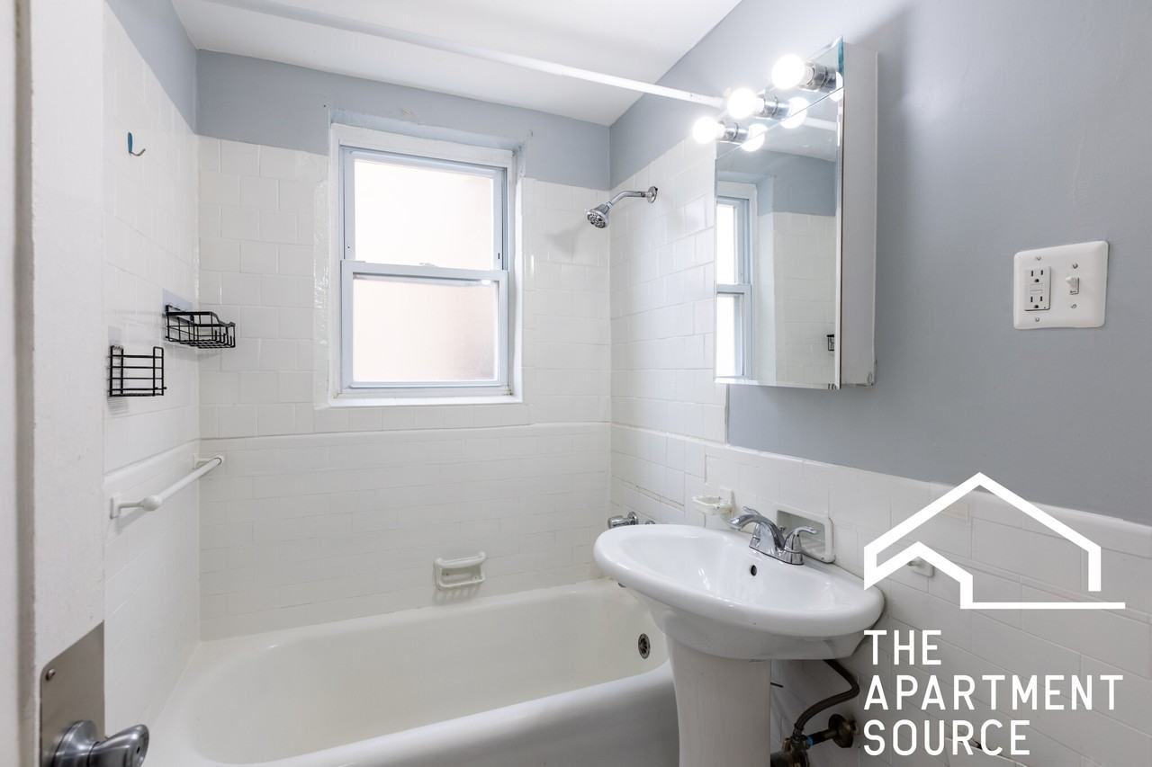 6930 N Greenview Ave #209 - Photo 7 of 14