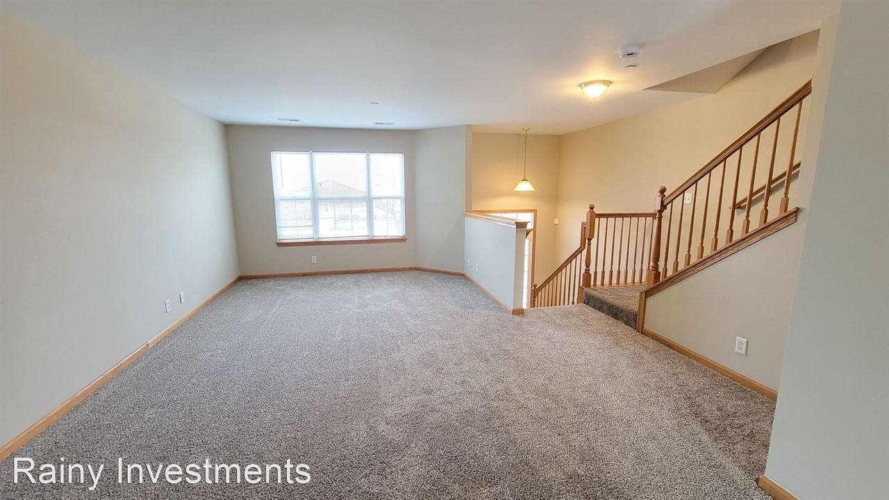 1397 Carolyn Ct - Photo 2 of 25