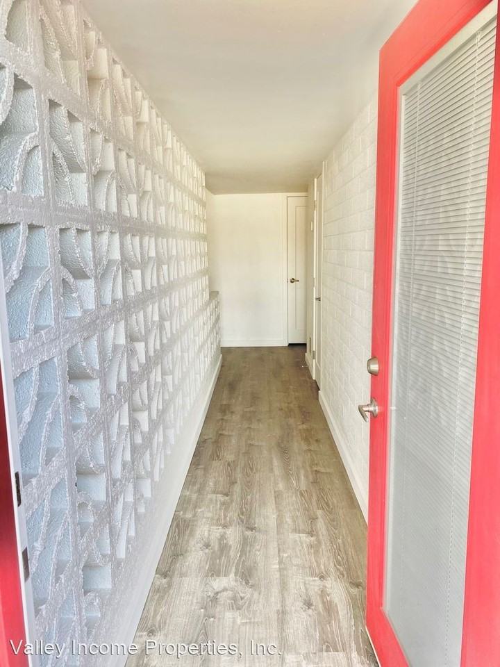 2737 E Glenrosa Ave - Photo 2 of 14