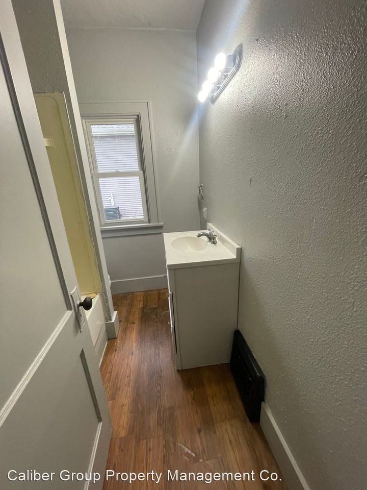 717 Kern St - Photo 3 of 4