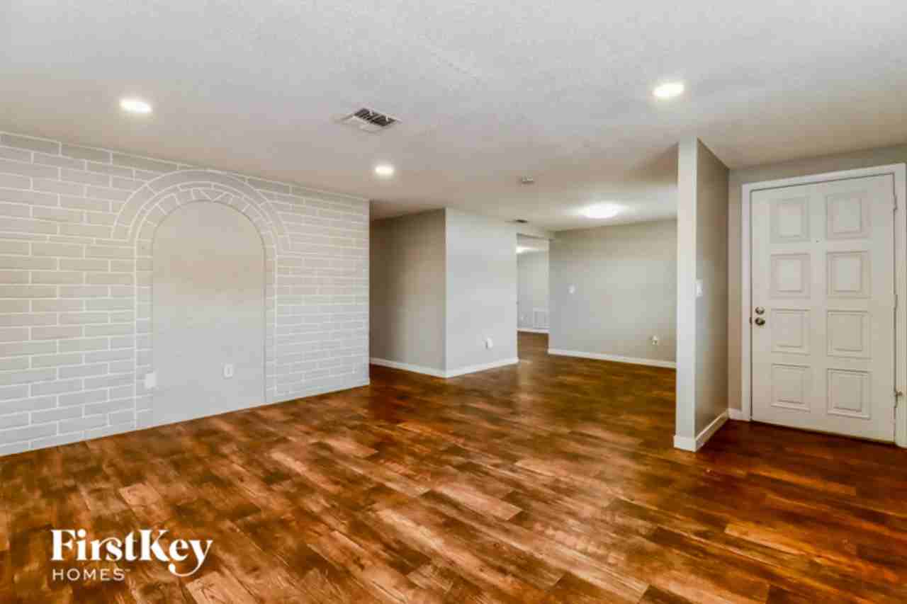 6428 Ridge Crest Dr - Photo 2 of 15
