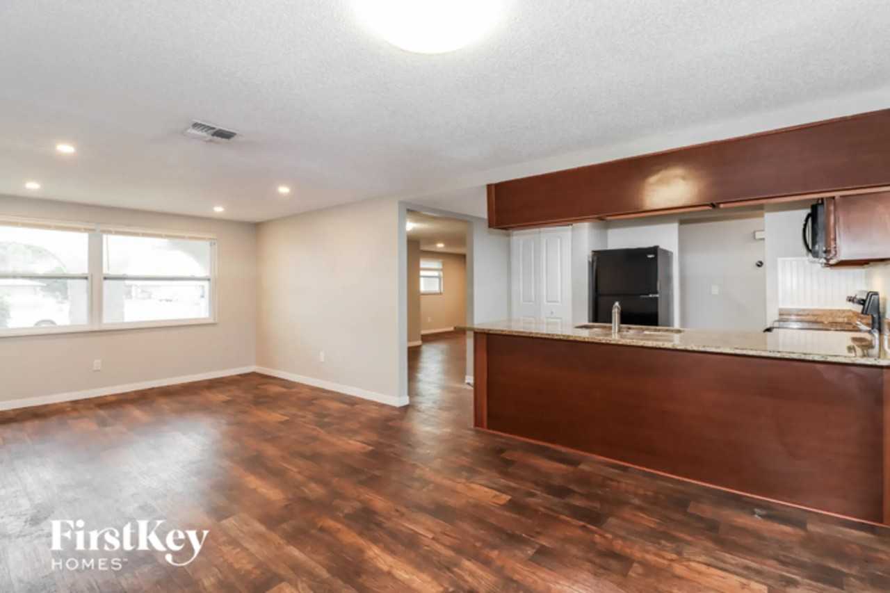 6428 Ridge Crest Dr - Photo 3 of 15