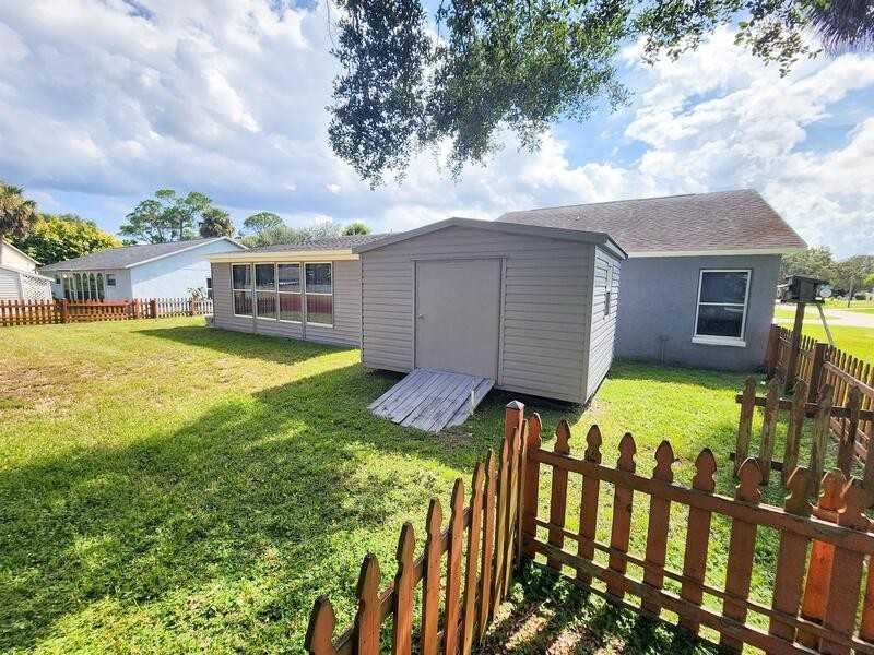 4520 Sir Page Ln - Photo 2 of 43