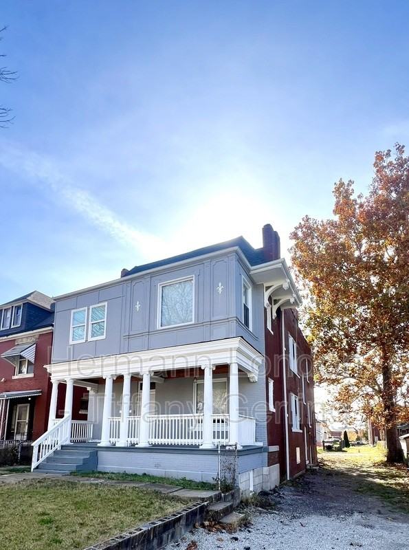 5676 Cates Ave - Photo 2 of 37