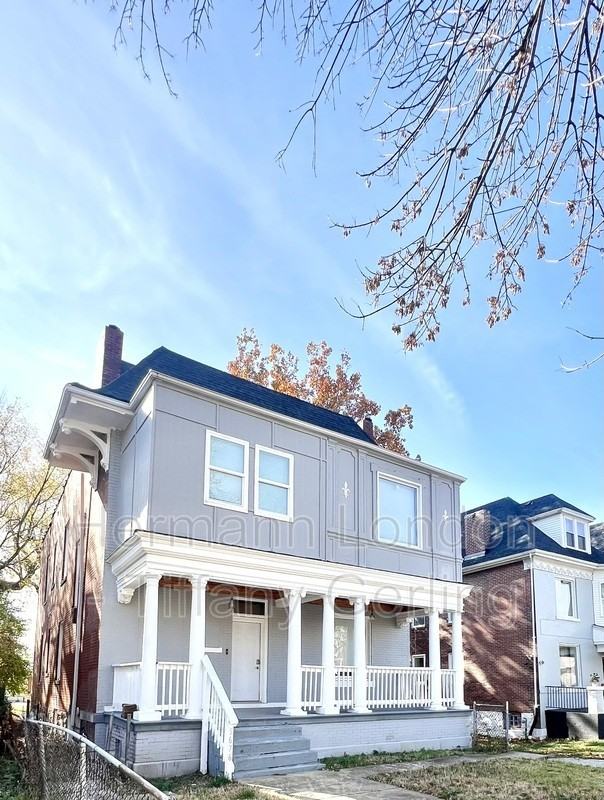 5676 Cates Ave - Photo 3 of 37