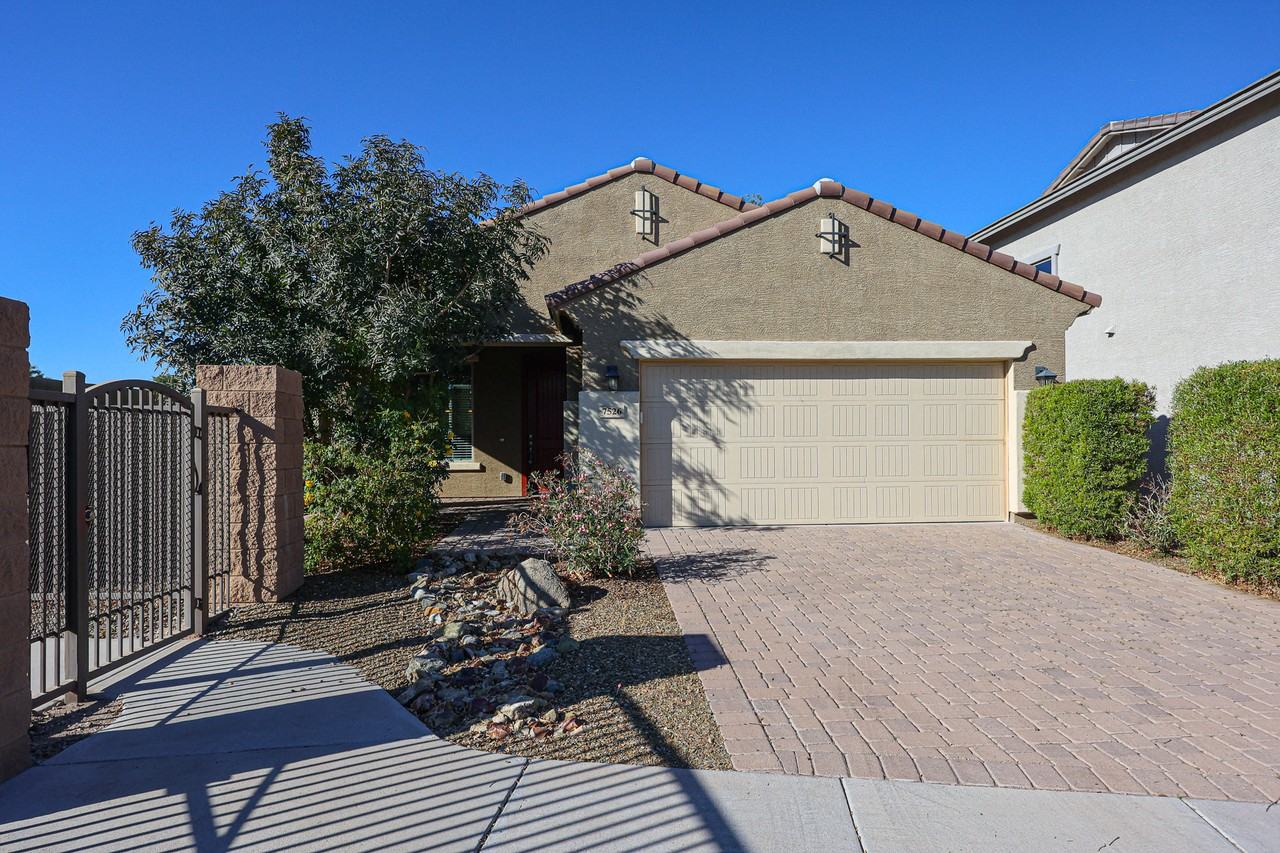 7526 S 28th Pl - Photo 2 of 24