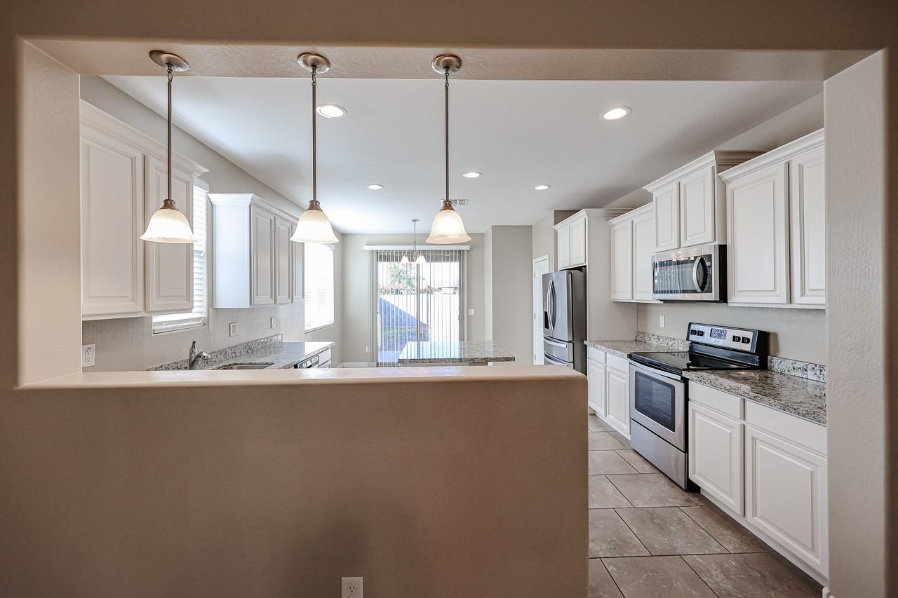 7526 S 28th Pl - Photo 6 of 24